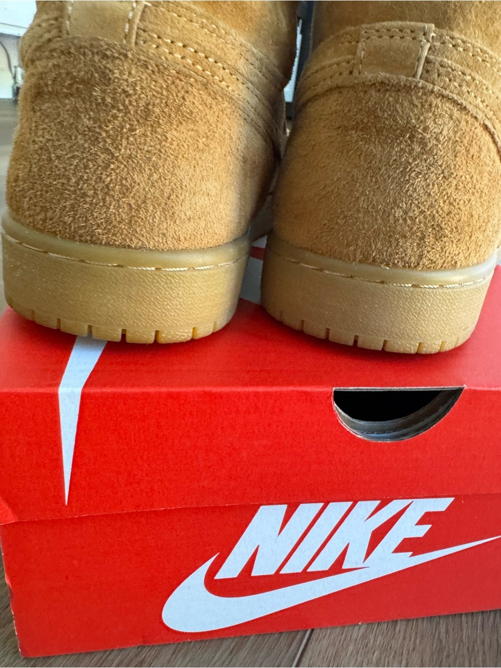 Nike Air Jordan 1 Retro High OG wheat suede high top sneaker  555088-710 - Picture 4 of 8